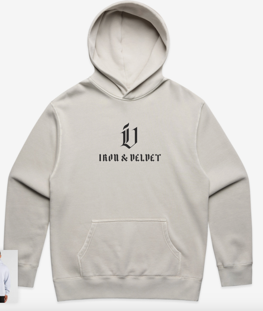 Print I&V full logo in smoke on chest